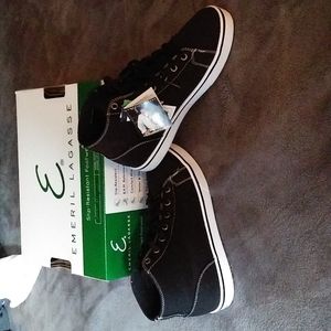 Women's slip resistant footwear...